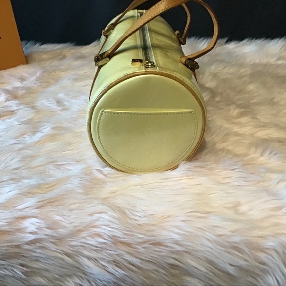 Louis Vuitton Monogram Vernis Bedford Barrel Handbag (V1 0095) is the code. - Picture 6 of 9